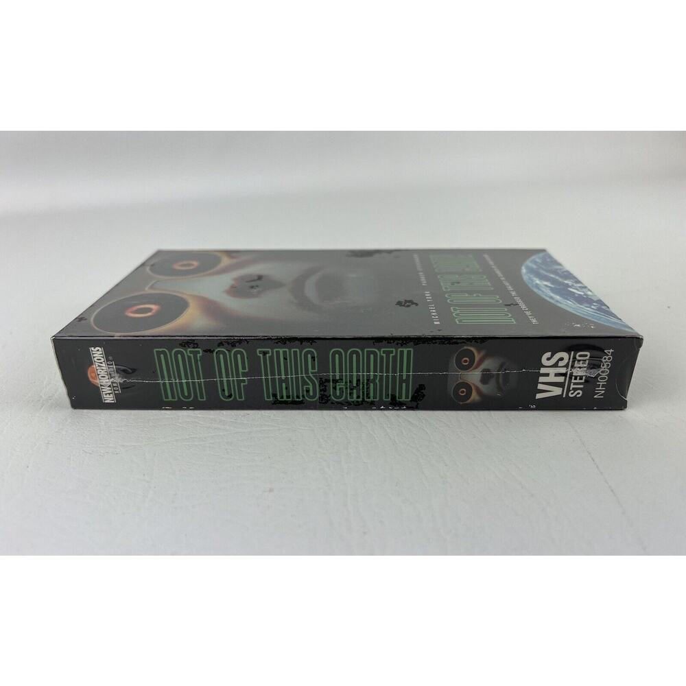 Not of This Earth - Michael York Parker Stevenson VHS 1996 NEW SEALED RARE - Picture 3 of 6